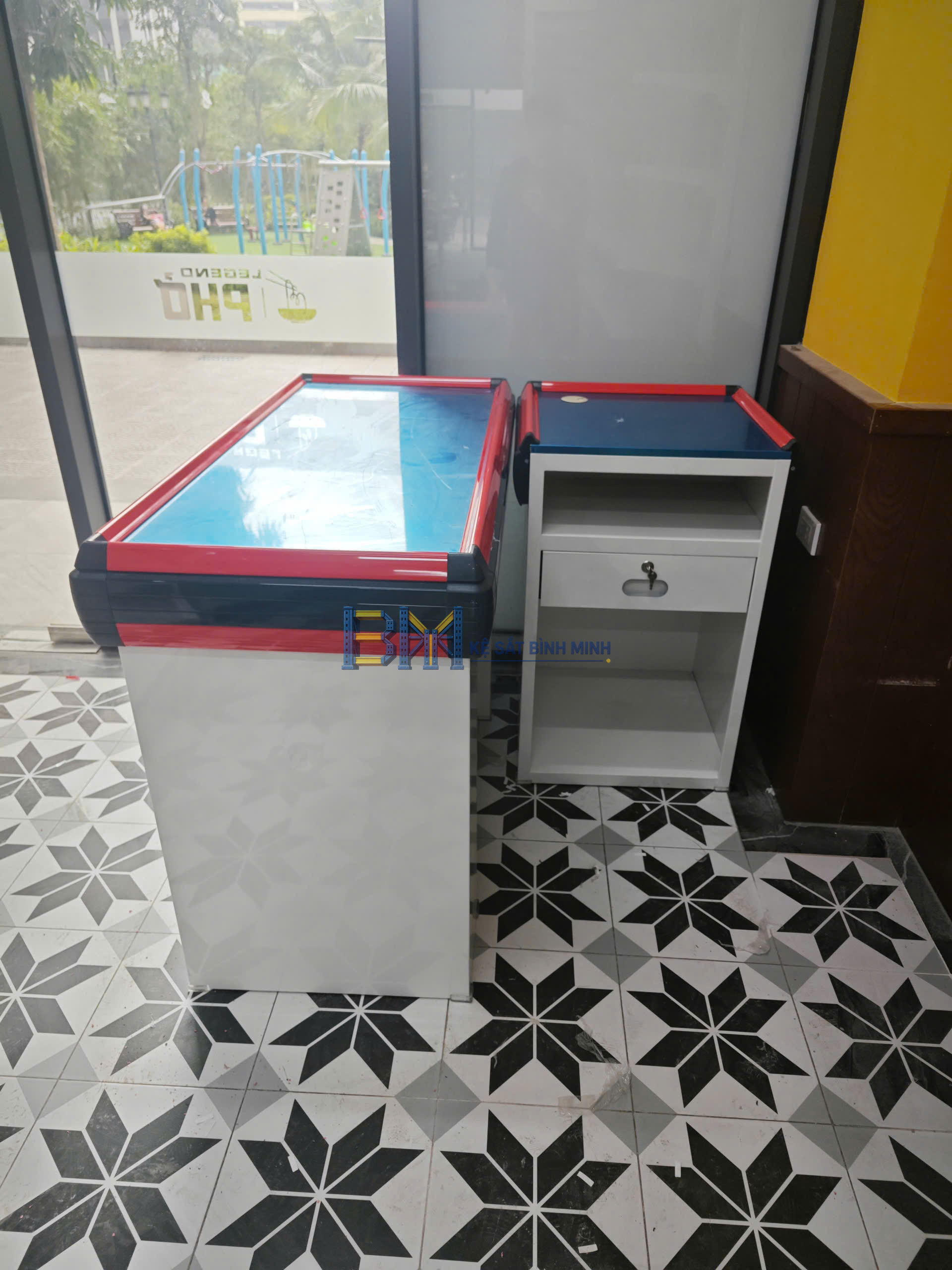 Bàn thu ngân dài 1,2m mặt inox - Ảnh 2
